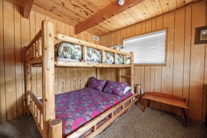 Basic Cabin | 3 bedrooms, free WiFi - Apres Slopes Heaven (Big Bear Lake)