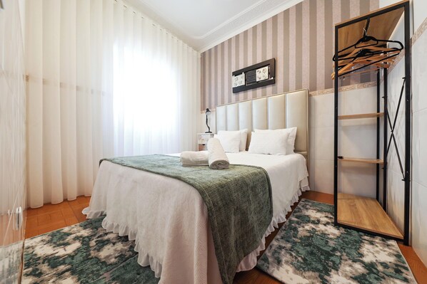 3 bedrooms, iron/ironing board, free WiFi, bed sheets