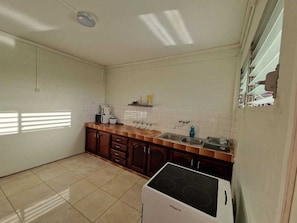 Fridge, microwave, oven, coffee/tea maker