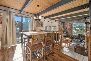 In-room dining - Three Little Birds (Big Bear Lake)