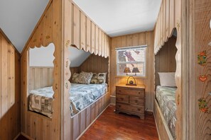 Room - Lake Cottage (Big Bear Lake)