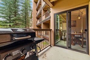 Outdoor dining - Vail Home Hot Tub On Bus Line 5 Minutes To Slopes (Vail)