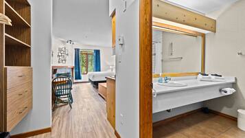 مكواة/لوح كي وواي فاي وملاءات أسرّة وتسهيلات لدخول الكراسي المتحركة