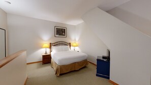 Tabla de planchar con plancha, wifi, ropa de cama