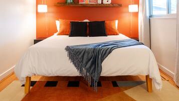 3 Schlafzimmer, Schreibtisch, Bügeleisen/Bügelbrett, Reisekinderbett