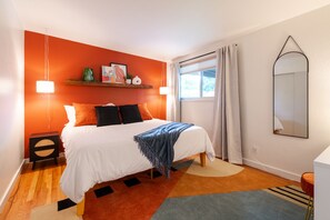 3 bedrooms, desk, iron/ironing board, travel cot