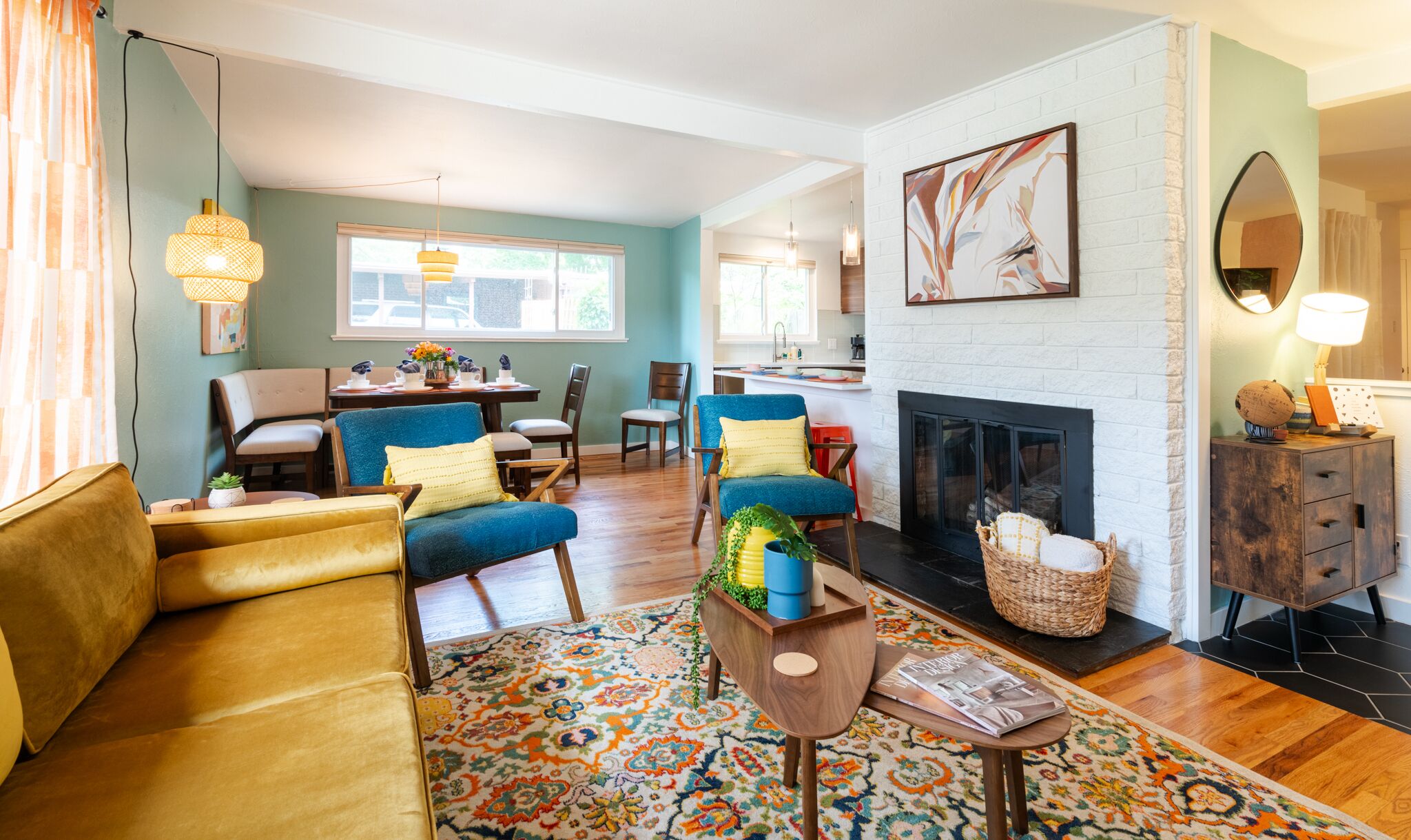 Smart TV, videogames, mesa de pingue-pongue, livros