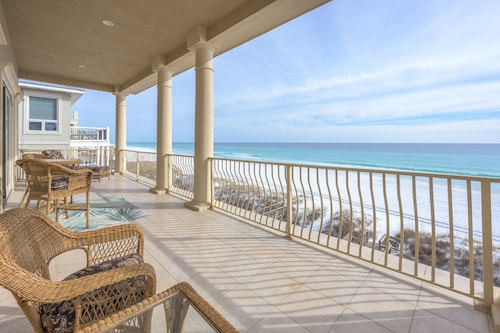 Gulf Paradise * Golf Cart & Beach Chair Set Included. Gulf Front!