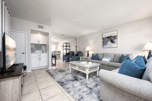 Smart TV - Gulf Winds East #22 | by Salt Water Vacations (Destin)