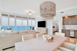 4 bedrooms, iron/ironing board, free WiFi, bed sheets - Gorgeous, new luxury beach front condo in OBA! (Orange Beach)