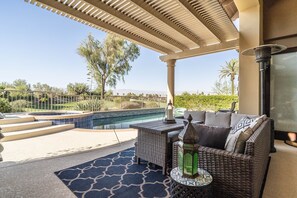 屋外ダイニングエリア