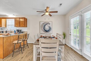 Dining - Stylish 2BR Near Hospital King Bed Fast WiFi (Winston-Salem)