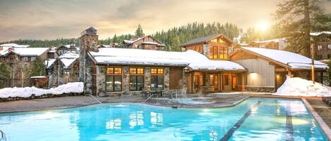 Ulkouima-allas, lämmitetty uima-allas