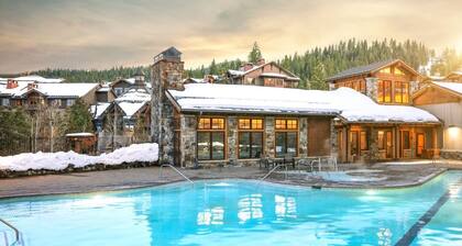 NorthStar Lodge at Lake Tahoe in walking distance to ski lifts!