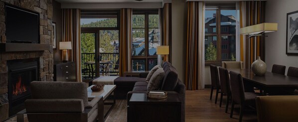 Televisio, takka, DVD-soitin, pöytäjalkapallopöytä