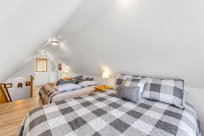 Basic Cabin | 3 bedrooms, free WiFi - Lakefront Oasis (Big Bear Lake)