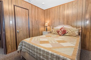 Basic Cabin | 3 bedrooms, free WiFi - Lakefront Retreat (Big Bear Lake)