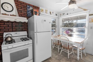 Cabin cơ bản | Bếp riêng | Lò nướng bánh mì 