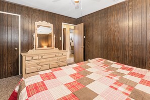 Basic Cabin | 3 bedrooms, free WiFi - Lakefront Retreat (Big Bear Lake)