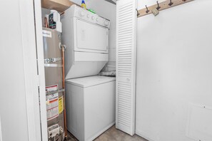 Basic Cabin | Laundry - Lakefront Retreat (Big Bear Lake)