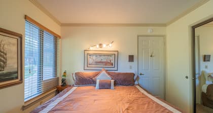 Lakefront Viking Oasis Condo