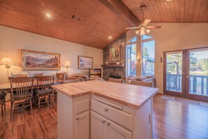 Basic Condo | Private kitchen | Toaster - Lakefront Viking Oasis Condo (Big Bear Lake)