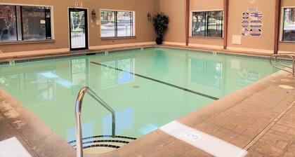 Lakefront Viking Oasis Condo