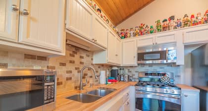Lakefront Viking Oasis Condo