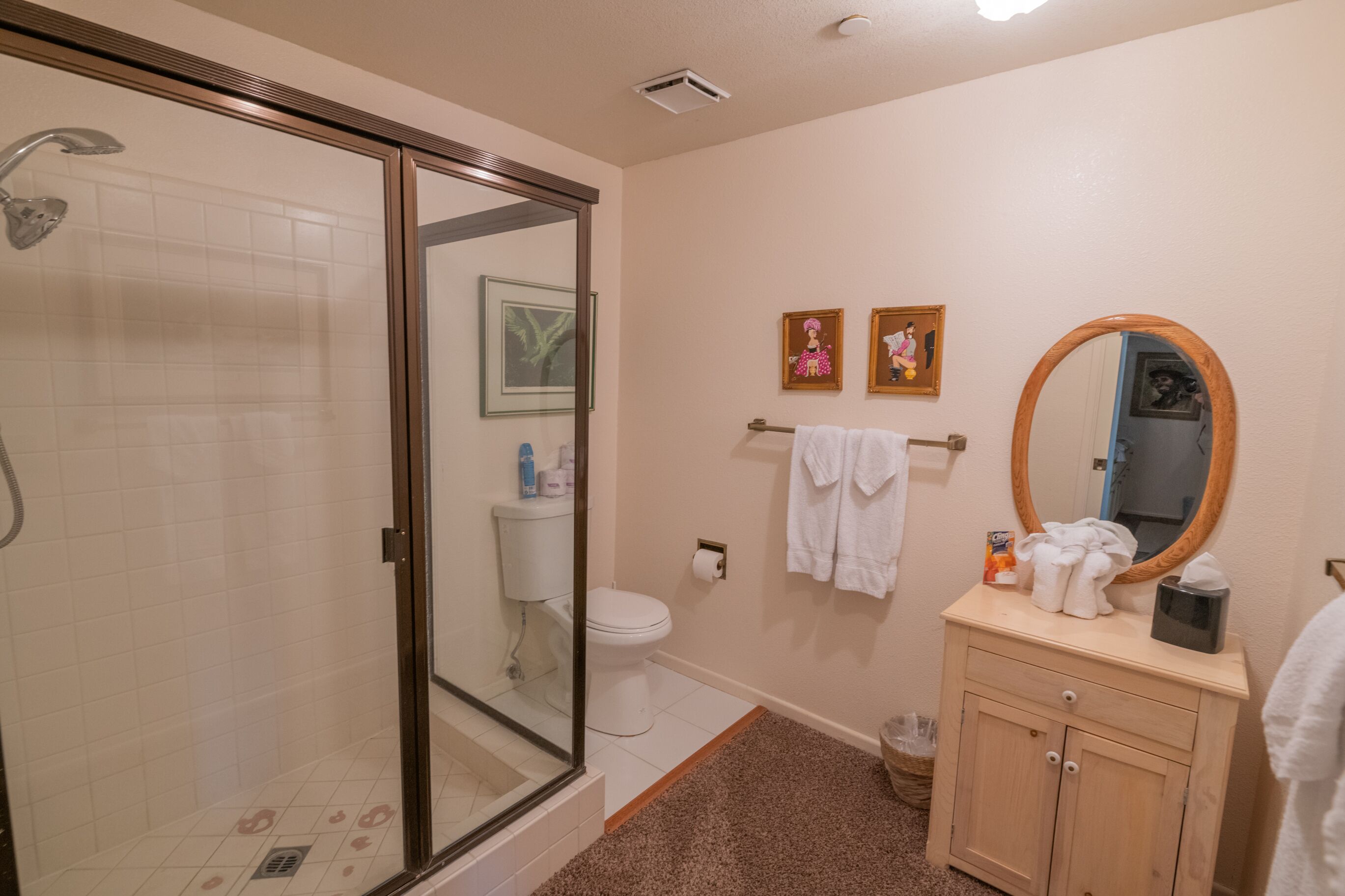 Basic Condo | Bathroom