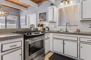 Basic-Ferienhütte | Eigene Küche | Wasserkocher