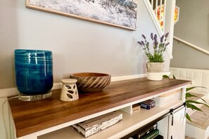 ベーシック キャビン | リビング エリア | テーブルサッカー台