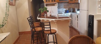 Caribbean house 3 mins walk to the marina and port.
