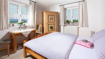 1 bedroom, internet, bed sheets