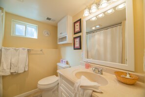 Bathroom - Lakeview Haven (Big Bear Lake)