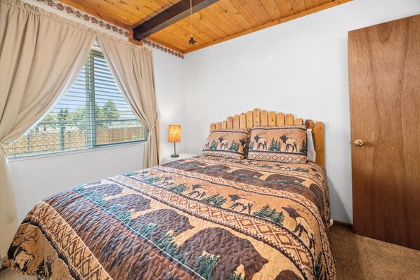 Basic Cabin | 2 bedrooms, desk, free WiFi