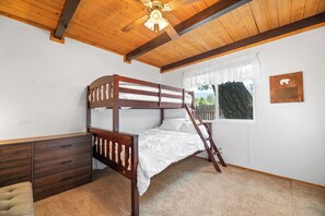 Basic-Ferienhütte | 2 Schlafzimmer, Schreibtisch, kostenloses WLAN