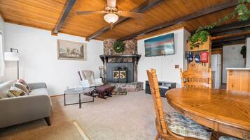 Basic Cabin | Living area | DVD player