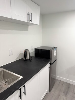 Fridge, microwave, stovetop, electric kettle
