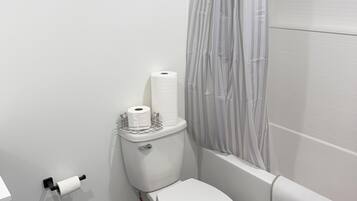 Handtücher, Seife, Toilettenpapier