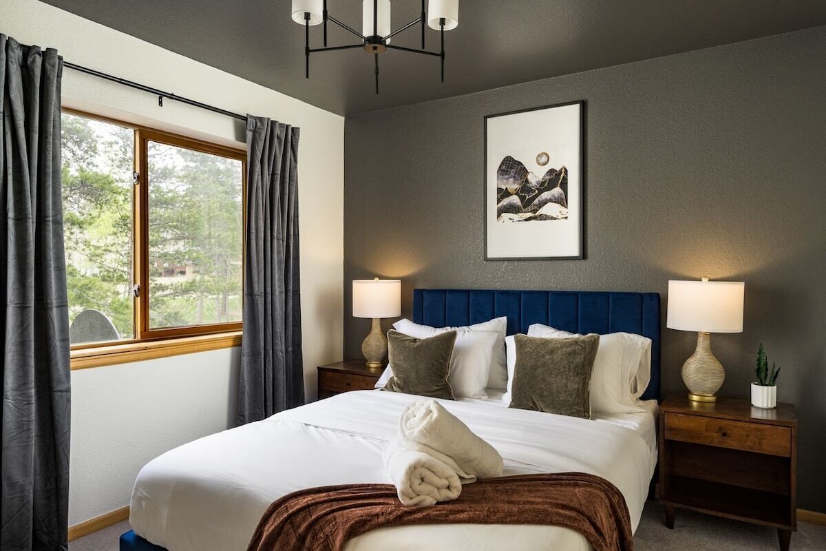 4 slaapkamers, een strijkplank/strijkijzer, reisbedje, gratis wifi