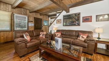 Basic Cabin | Living area