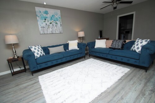 Cozy, Pet-friendly, Peaceful Townhome. 7 Miles From Simmons Area!