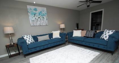 Cozy, Pet-friendly, Peaceful Townhome. 7 Miles From Simmons Area!