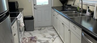 cozy and cheerful 2 bedroom home minutes to the beach!