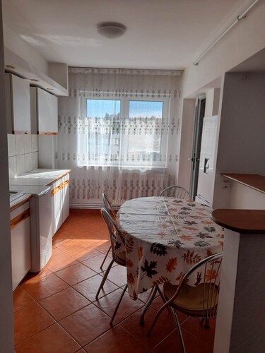 Spacious 4 rooms downtown apartment in Pitesti