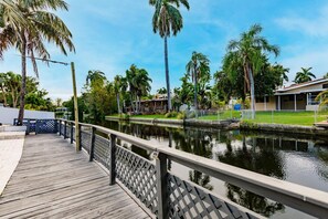 House | 5 bedrooms - Stylish Aventura Home With Pool on Intercostal (Ojus)