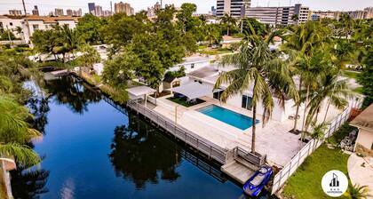 Stylish Aventura Home With Pool on Intercostal