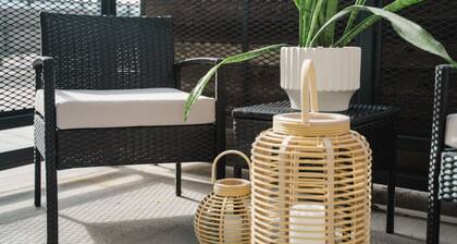 Tranquil Oasis Stylish Retreat Poolside - Ideal for a Serene Getaway