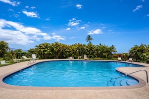Outdoor pool, pool umbrellas, sun loungers