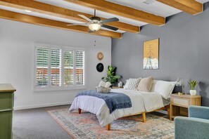 4 Schlafzimmer, Zimmersafe, Schreibtisch, Bügeleisen/Bügelbrett